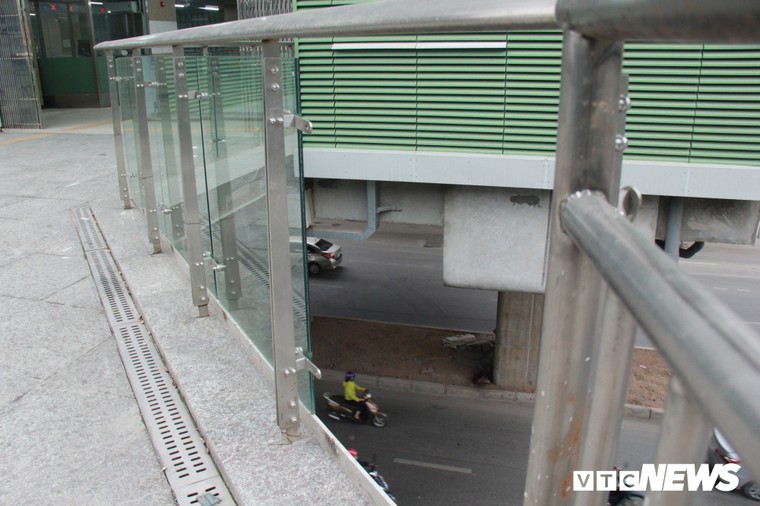 Đường sắt 20.000 tỷ đồng sắp hoạt động vẫn nhếch nhác giữa Thủ đô ảnh 6