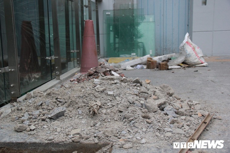 Đường sắt 20.000 tỷ đồng sắp hoạt động vẫn nhếch nhác giữa Thủ đô ảnh 7