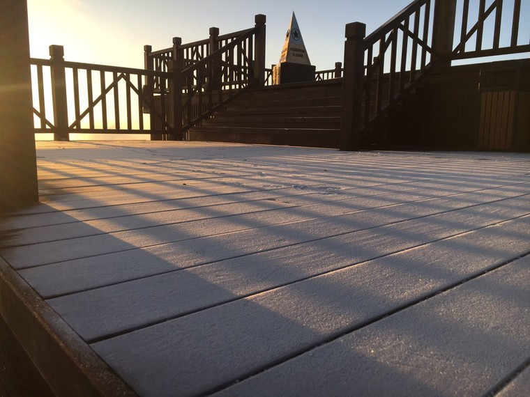 Hà Nội nóng như hè, Fansipan xuất hiện băng giá ảnh 2