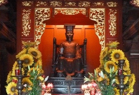 Nền khoa cử Việt Nam chính thức ra đời dưới thời vị vua nào?