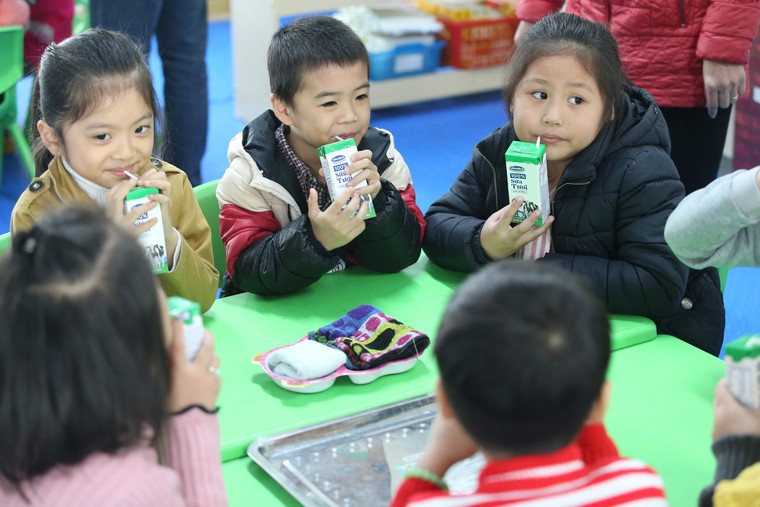 Chương trình Sữa học đường tại Hà Nội: Nhiều phụ huynh muốn mỗi con được thêm 2-3 suất nữa ảnh 2
