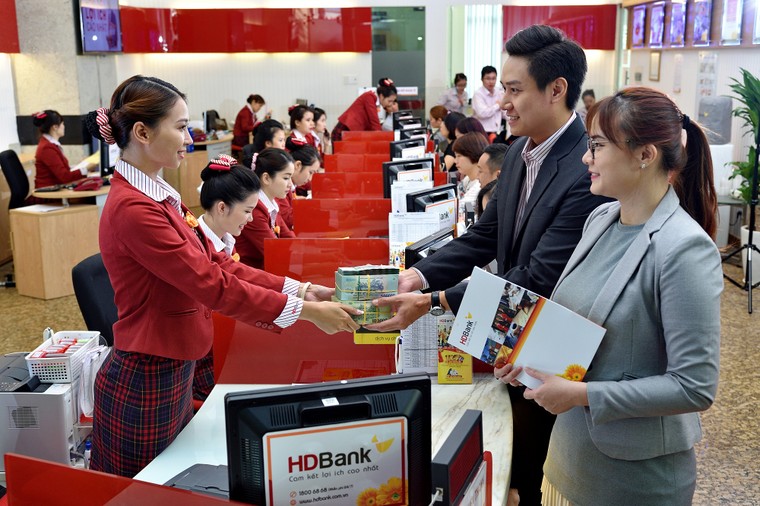 HDBank dành 5.000 tỷ đồng tài trợ chuỗi kinh doanh xăng dầu của Petrolimex và PVOIL ảnh 2