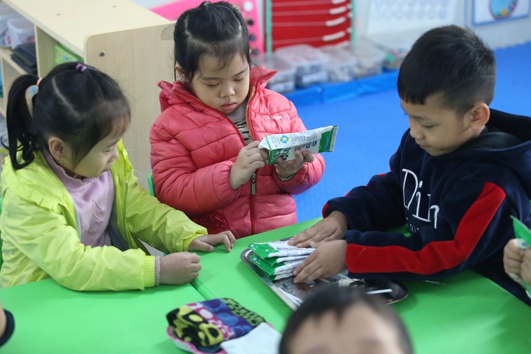 Biết bao sự chung tay để có ly sữa học đường an toàn, hiệu quả cho trẻ em Thủ đô ảnh 2