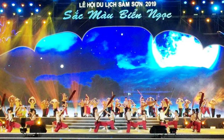 Khai hội 'Sắc màu biển ngọc', Sầm Sơn tưng bừng chào đón mùa du lịch biển 2019 ảnh 1