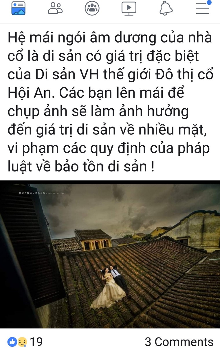 Hội An: Nhiều cặp đôi ‘nằm, ngồi’ lên mái nhà cổ để chụp ảnh độc ảnh 1