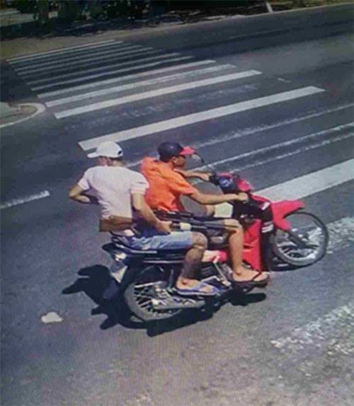 Bắt giữ hai đối tượng mang súng đi bắn người giữa ban ngày ảnh 1