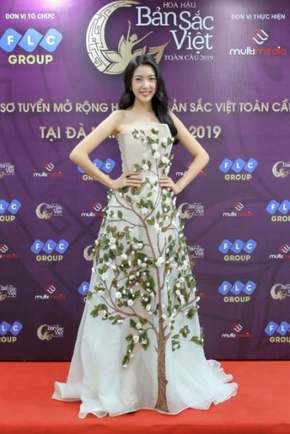 Á hậu Thúy Vân quyến rũ 'đọ sắc' cùng thí sinh Hoa hậu bản sắc Việt toàn cầu ảnh 1