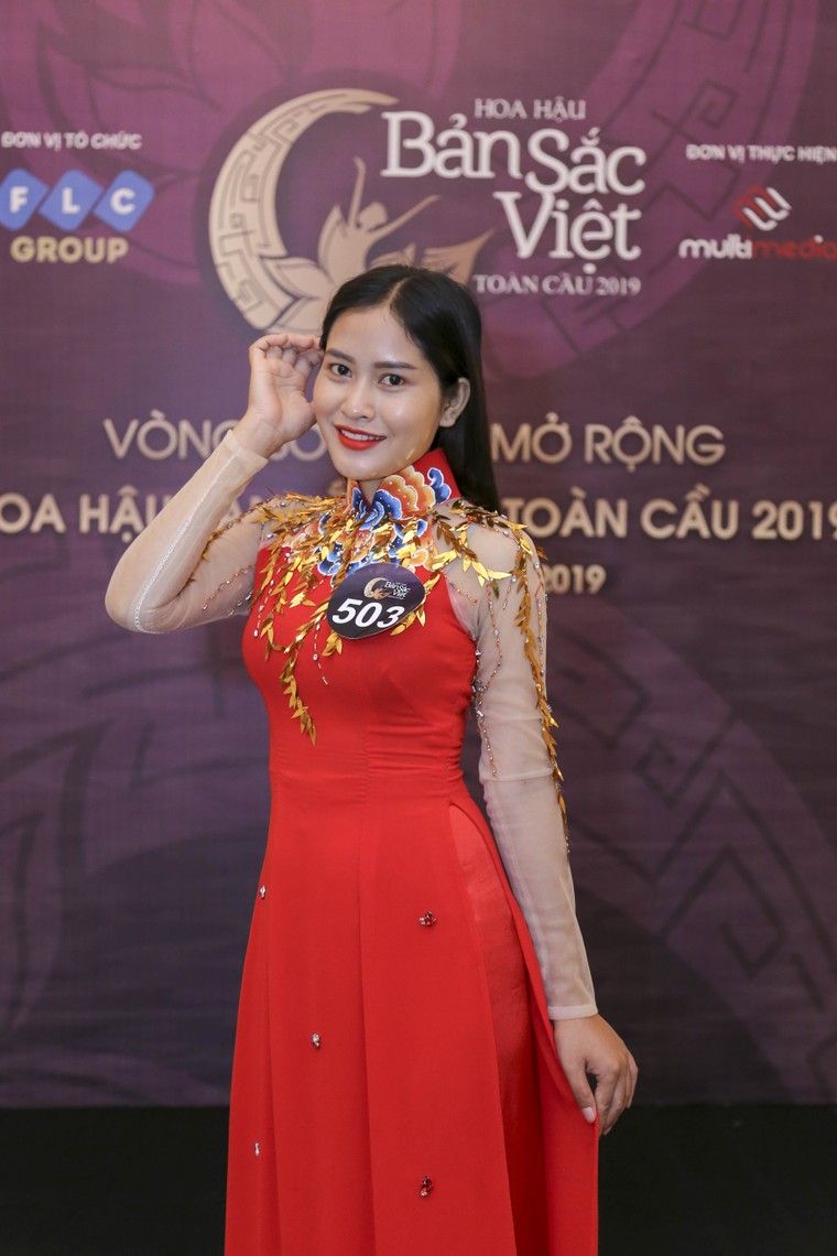 Á hậu Thúy Vân quyến rũ 'đọ sắc' cùng thí sinh Hoa hậu bản sắc Việt toàn cầu ảnh 5