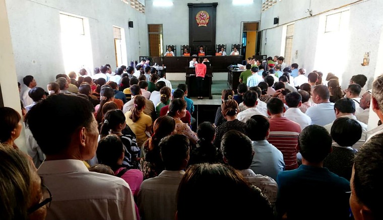 Xét xử cán bộ ngân hàng 'thụt két' 114 tỉ đồng để chơi game, cá độ ảnh 2