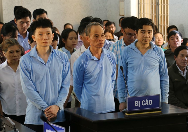 Xét xử cán bộ ngân hàng 'thụt két' 114 tỉ đồng để chơi game, cá độ ảnh 1