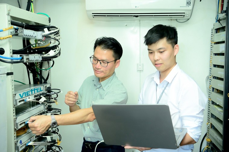 Viettel phát sóng trạm 5G đầu tiên của Việt Nam ảnh 1