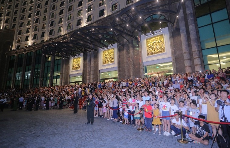 Carnaval Hạ Long 2019: Đêm nghệ thuật rực rỡ sắc màu bên bờ di sản ảnh 14