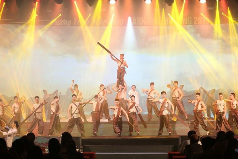 Carnaval Hạ Long 2019: Đêm nghệ thuật rực rỡ sắc màu bên bờ di sản ảnh 6