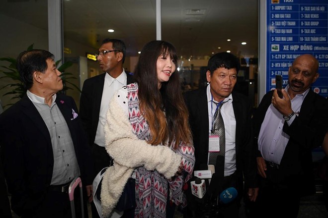 Đoàn Thị Hương đã về đến sân bay Nội Bài vào đêm 3/5 ảnh 2