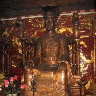 Đâu là tên húy của vị vua này?