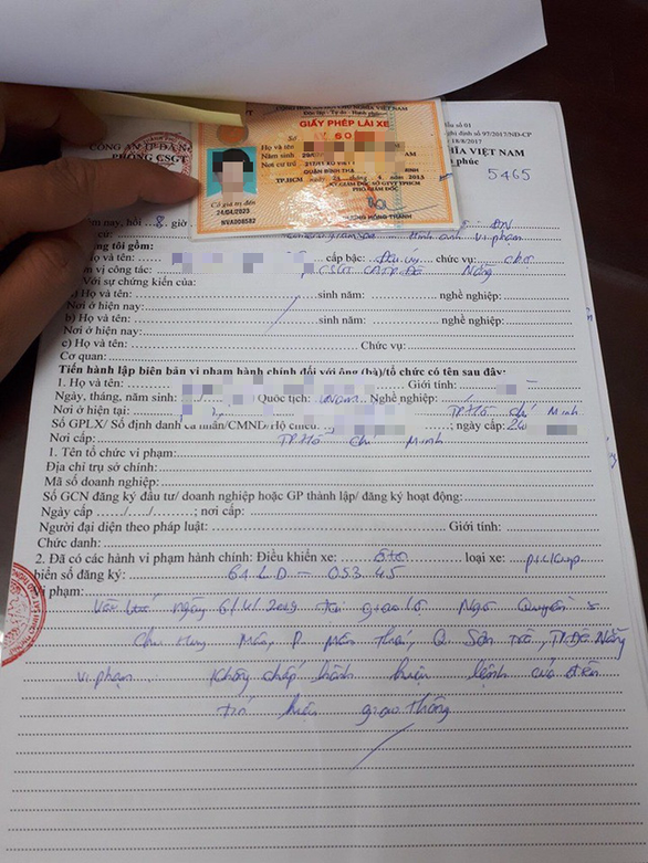 Các tài xế đoàn xe Trung Nguyên vượt đèn đỏ đến nộp phạt ảnh 1