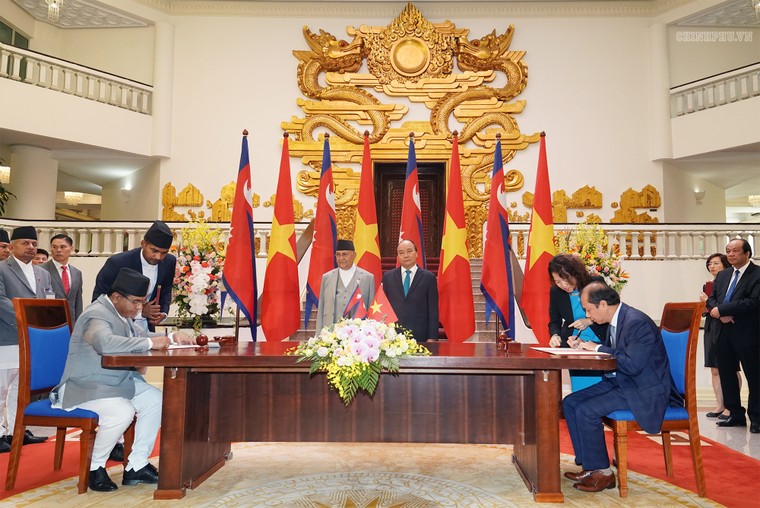 Thủ tướng Nguyễn Xuân Phúc đón, hội đàm với Thủ tướng Nepal ảnh 9