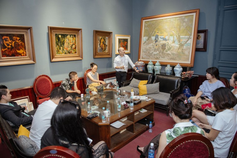 Ra mắt sách 'Việt Nam - Quốc gia của tình thương' và triển lãm tranh 'Bác để tình thương cho chúng con' ảnh 5