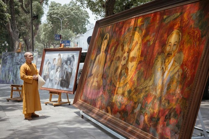 Ra mắt sách 'Việt Nam - Quốc gia của tình thương' và triển lãm tranh 'Bác để tình thương cho chúng con' ảnh 3