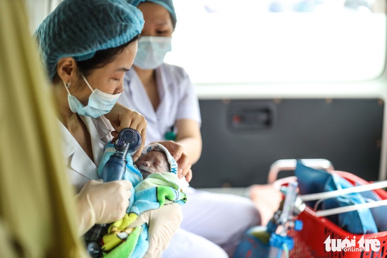 Xúc động ca mổ đặc biệt đón bé sơ sinh từ người mẹ ung thư giai đoạn cuối ảnh 4