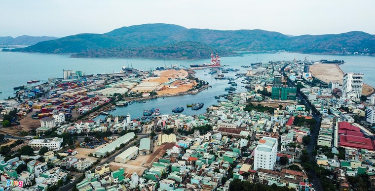 Cận cảnh cảng Quy Nhơn bị bán cổ phần với giá 'rẻ như cho' ảnh 1