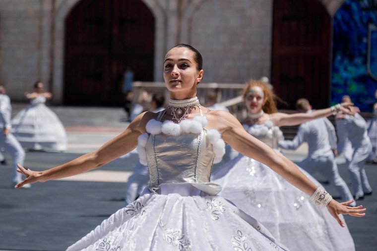 Nóng: Rò rỉ những hình ảnh đầu tiên của show Vũ hội ánh dương tại Bà Nà Hills ảnh 3