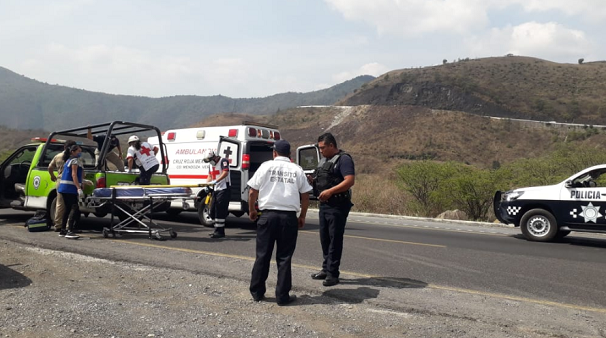 Hiện trường vụ tai nạn xe buýt kinh hoàng ở Mexico, ít nhất 35 người thương vong ảnh 4