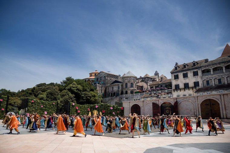 Nóng: Rò rỉ những hình ảnh đầu tiên của show Vũ hội ánh dương tại Bà Nà Hills ảnh 10