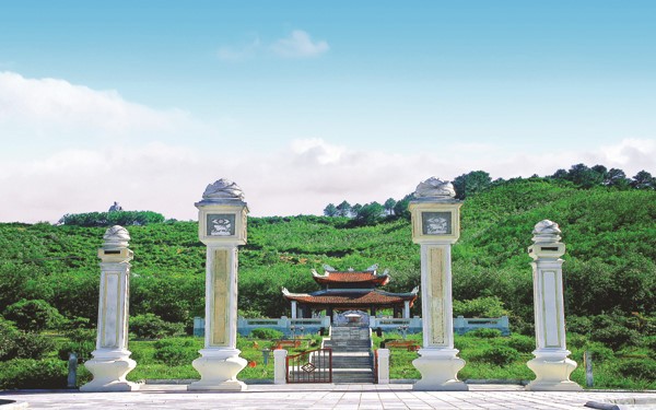 Trước khi trở thành danh y, Lê Hữu Trác từng làm gì?