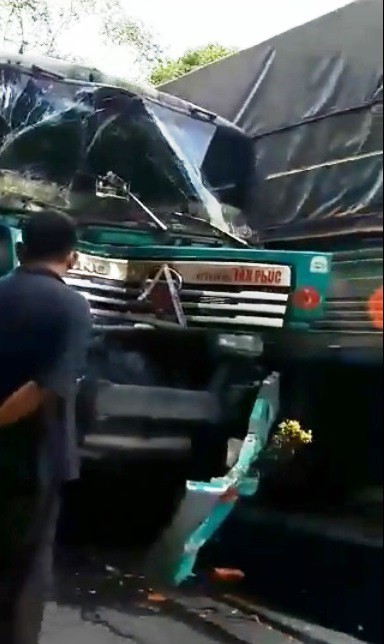 Xe đầu kéo mất lái gây tai nạn liên hoàn trên đèo Bảo Lộc ảnh 1