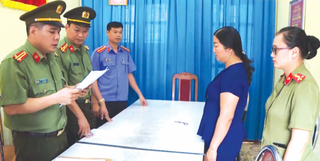 Gian lận điểm thi Sơn La: Cơ quan điều tra tạm giữ hàng tỷ đồng và nhiều tang vật ảnh 1