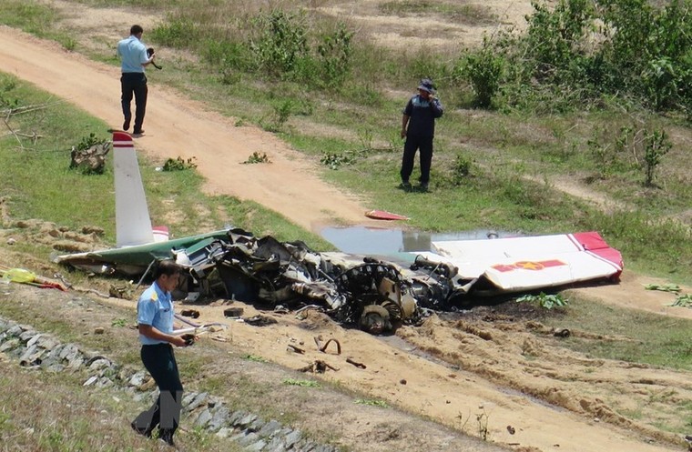 Toàn cảnh hiện trường vụ rơi máy bay quân sự ở Khánh Hòa ảnh 1