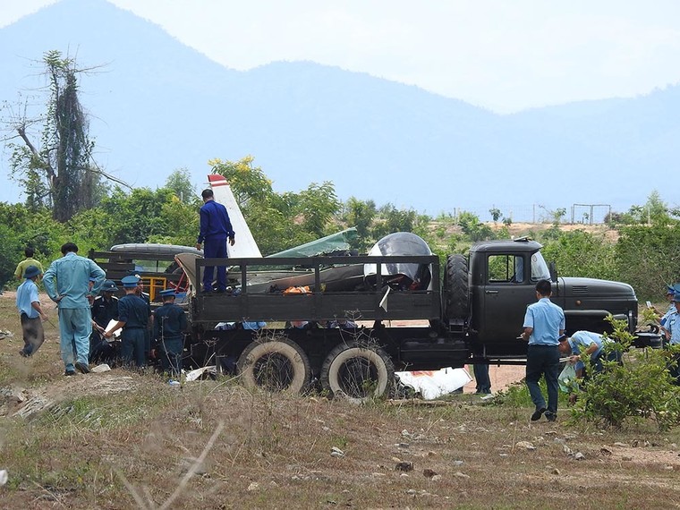 Toàn cảnh hiện trường vụ rơi máy bay quân sự ở Khánh Hòa ảnh 4