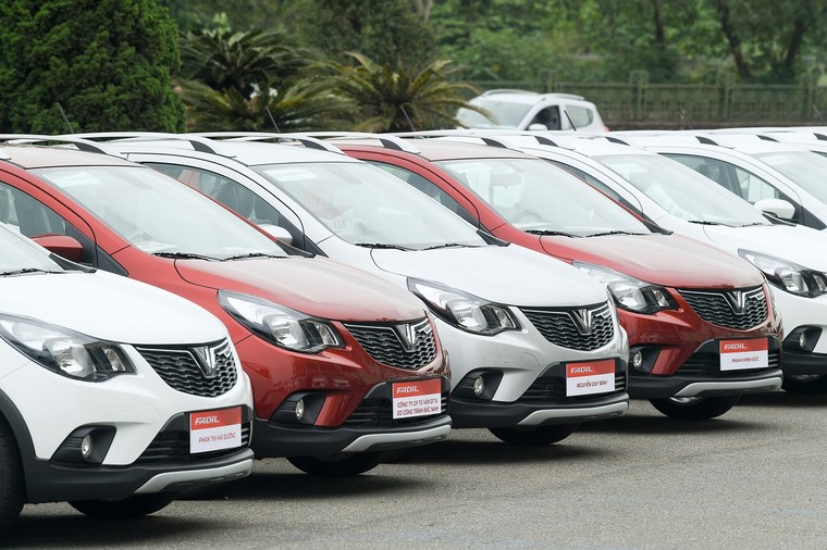 VinFast giao 650 xe Fadil tới khách hàng trong 1 ngày ảnh 1