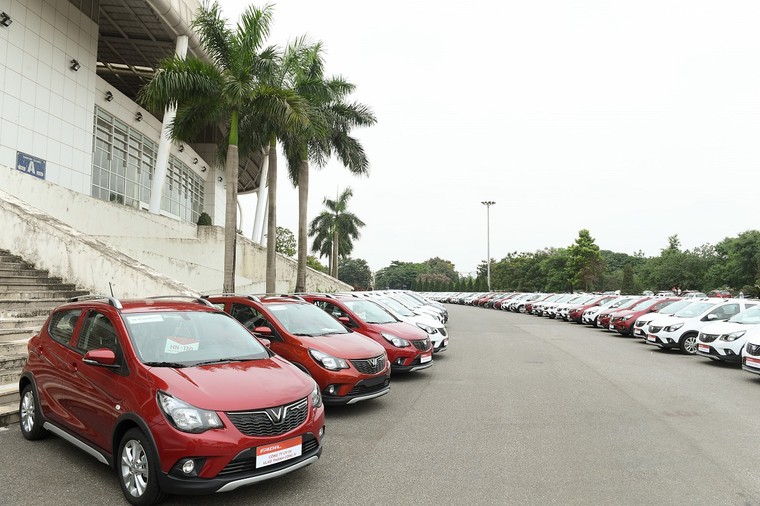 VinFast giao 650 xe Fadil tới khách hàng trong 1 ngày ảnh 2