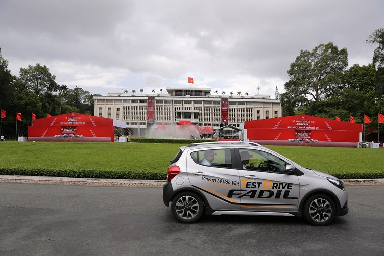 VinFast giao 650 xe Fadil tới khách hàng trong 1 ngày ảnh 8