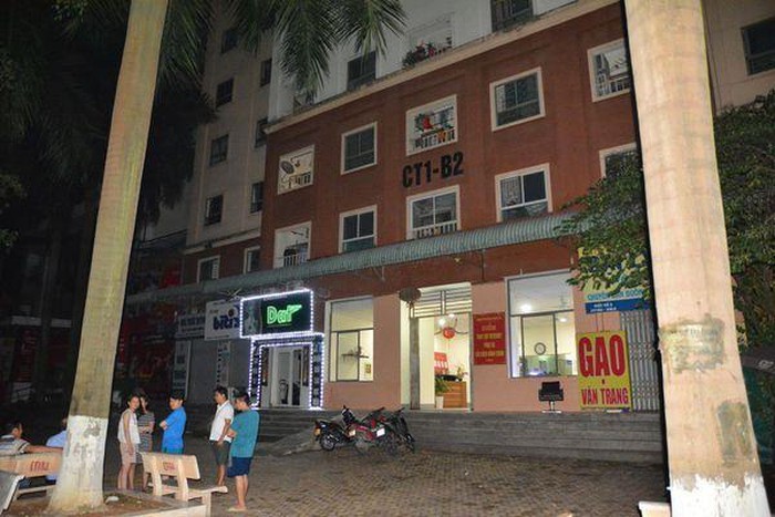 Phát hiện bé gái nguy kịch trên mái tôn chung cư tại Hà Nội ảnh 1