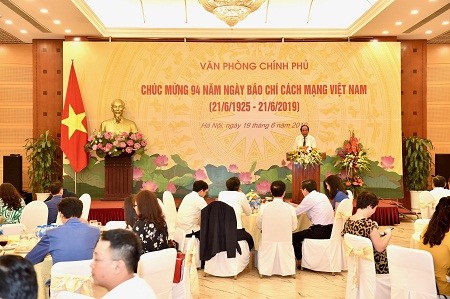 Đấu tranh chống thông tin xuyên tạc và xấu độc là sứ mạng mới của báo chí ảnh 1