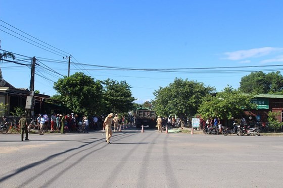 Quảng Trị: Va chạm giữa xe ben và xe máy, 3 mẹ con thương vong ảnh 2