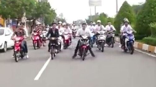 Xử phạt nhóm thanh niên chạy xe máy ‘bốc đầu’ ở Bạc Liêu ảnh 1