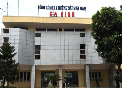 Khống chế nam hành khách hành hung vợ trên tàu SE8 ảnh 1