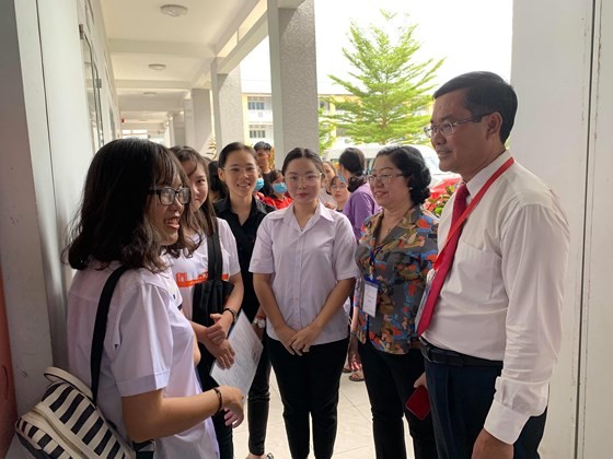 Đồng Nai chi hơn 1 tỉ đồng để gắn camera trong phòng thi ảnh 1