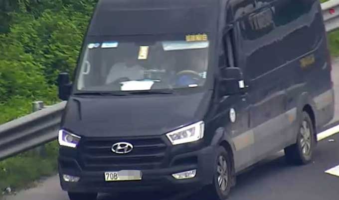 Tước bằng lái nữ tài xế ô tô đi lùi trên cao tốc ảnh 2