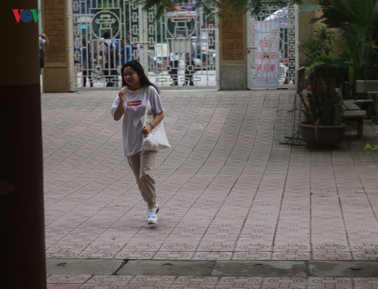 Thi THPT quốc gia: Thí sinh quên thẻ, nhập viện trước buổi thi Ngữ văn ảnh 14