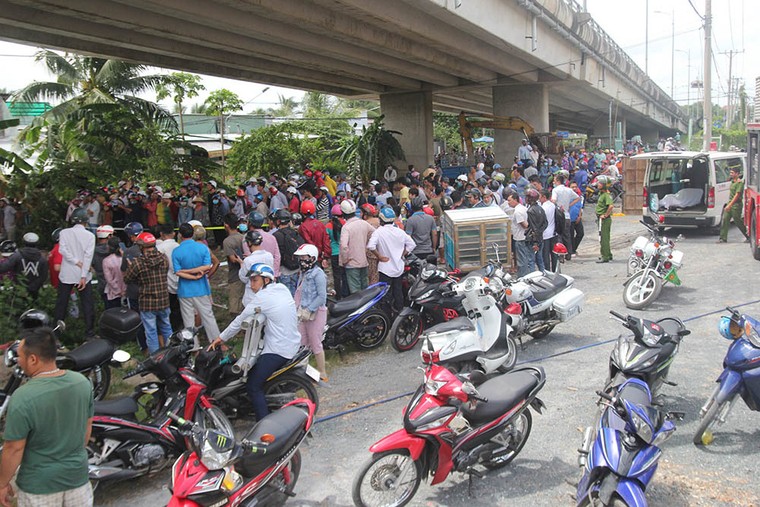 Ô tô và xe cẩu tông nhau trên cầu rơi xuống kênh nước, 5 người thương vong ảnh 3