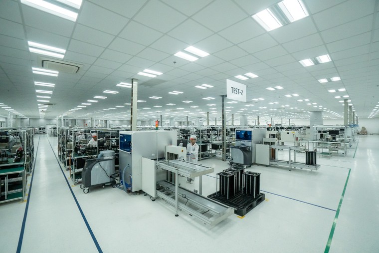 VinSmart hợp tác với Fujitsu và Qualcomm phát triển điện thoại thông minh 5G ảnh 2