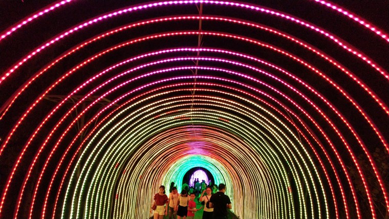 Lễ hội ánh sáng đầu tiên tại Quy Nhơn thu hút hàng vạn du khách ảnh 4