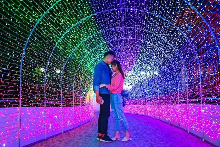 Lễ hội ánh sáng đầu tiên tại Quy Nhơn thu hút hàng vạn du khách ảnh 7