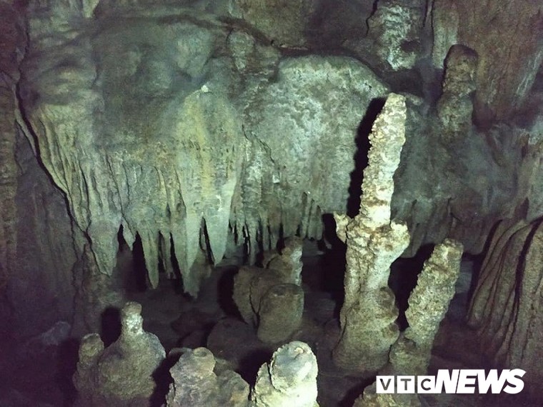 Phát hiện hệ thống hang động thạch nhũ tuyệt đẹp ở miền Tây Quảng Trị ảnh 2