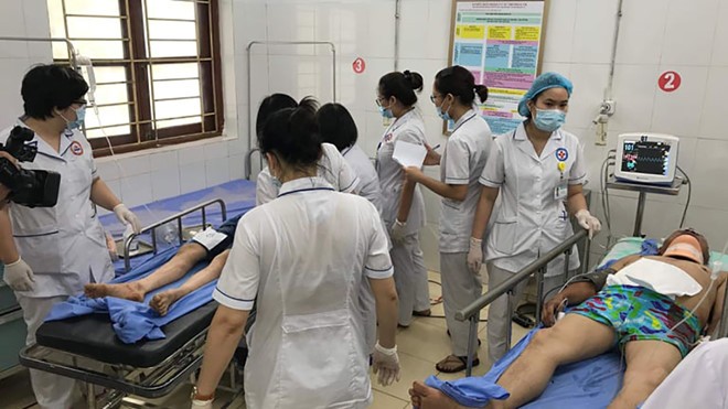 Xe chở khách du lịch lao xuống vực sâu 30m, nhiều người thương vong ảnh 1